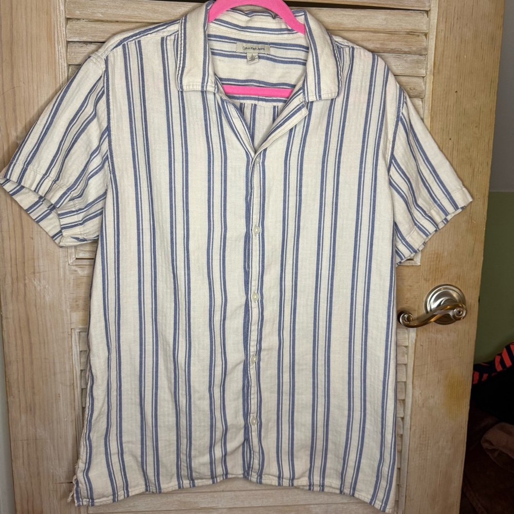 042 Calvin Klein - Striped Short Sleeve button up - Size Large